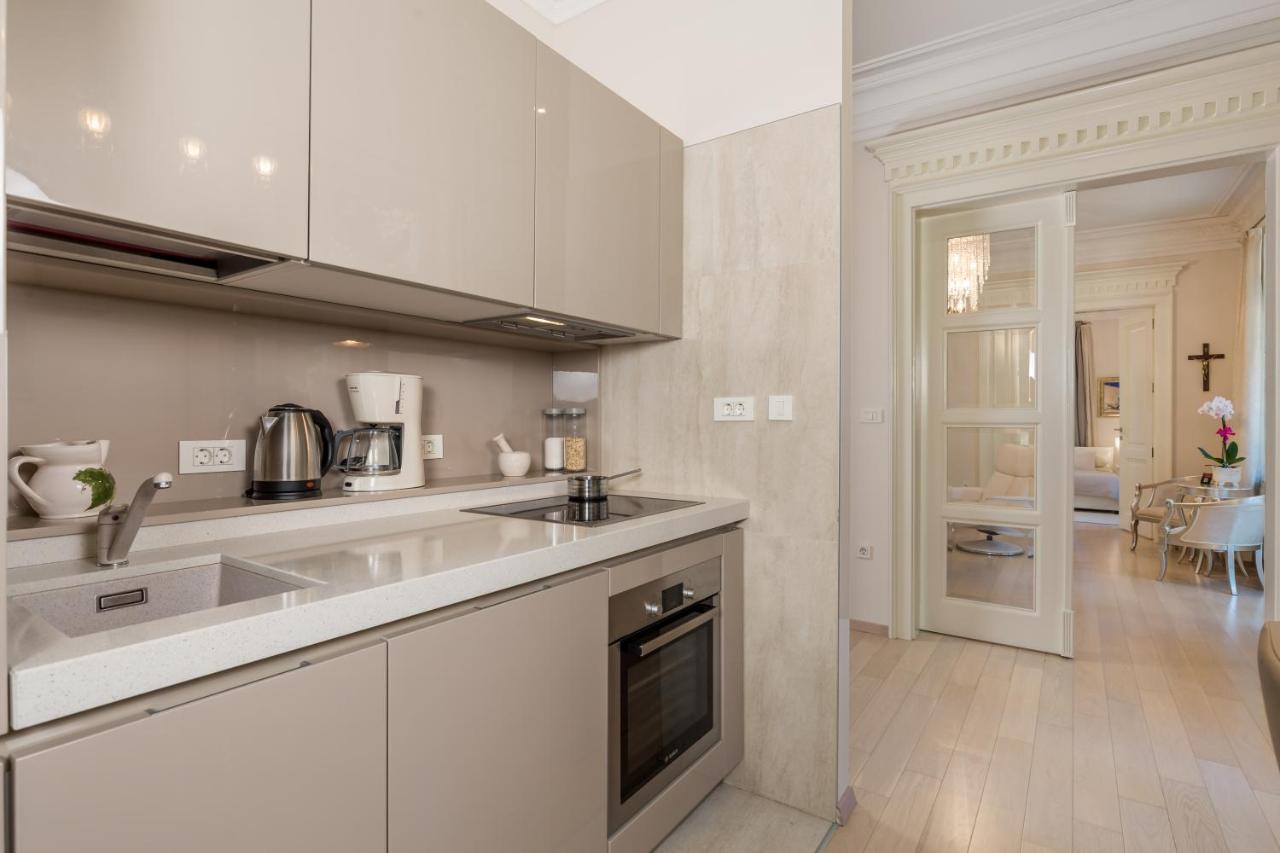Villa Sokol Apartments Opatija Center Екстериор снимка