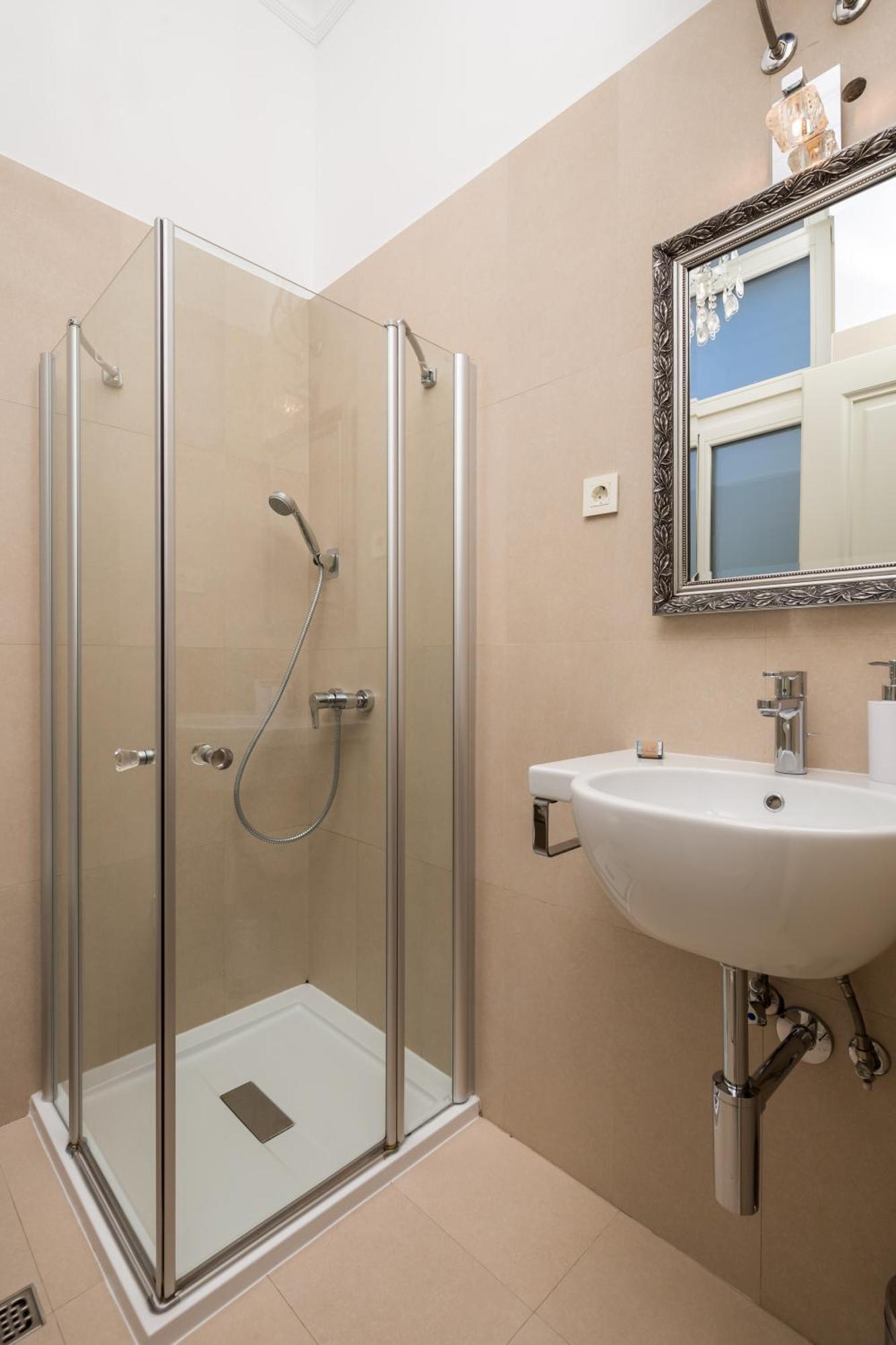 Villa Sokol Apartments Opatija Center Стая снимка